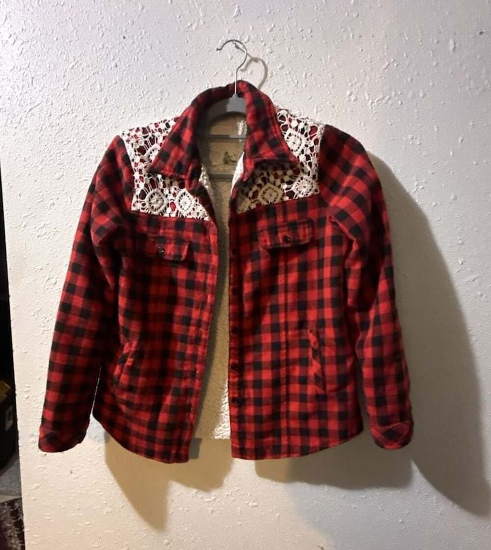 En Creme Red Plaid Sherpa Lined Button-Up